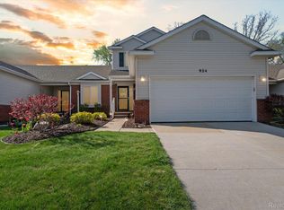 924 Spirea, Howell, MI 48843