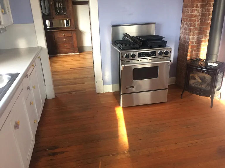 kitchen, with gas cooking range and insert