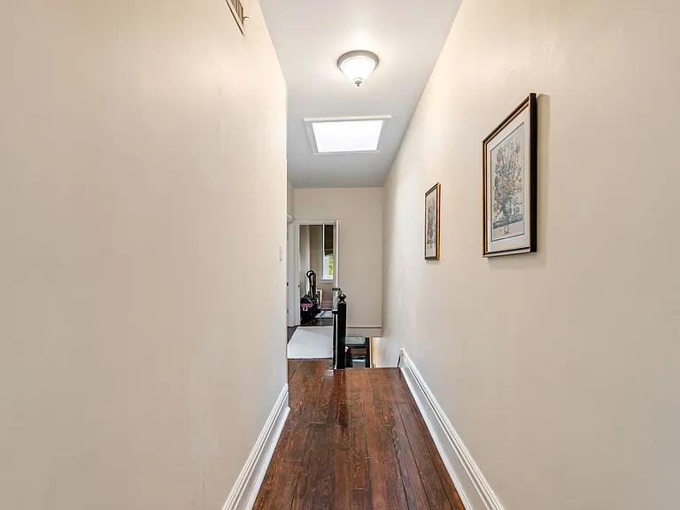 2915 E Marshall St — Photo 27