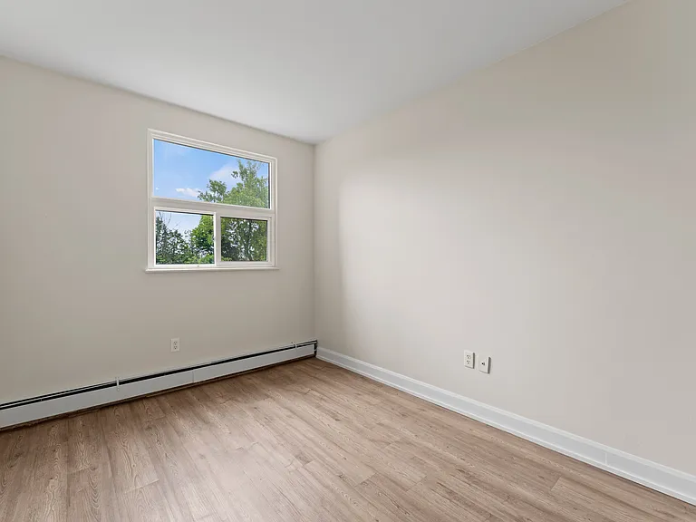 149 Henry St — Photo 18