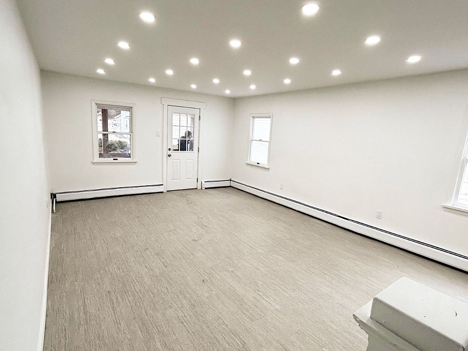 1st image of 10 Franklin St #12