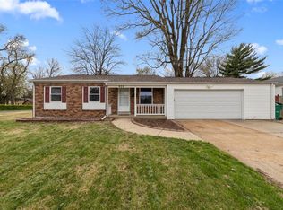 900 Thompson Dr, Florissant, MO 63031