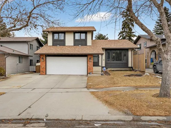 1480 W Berkley Dr NW, Calgary, AB T3K 1T8