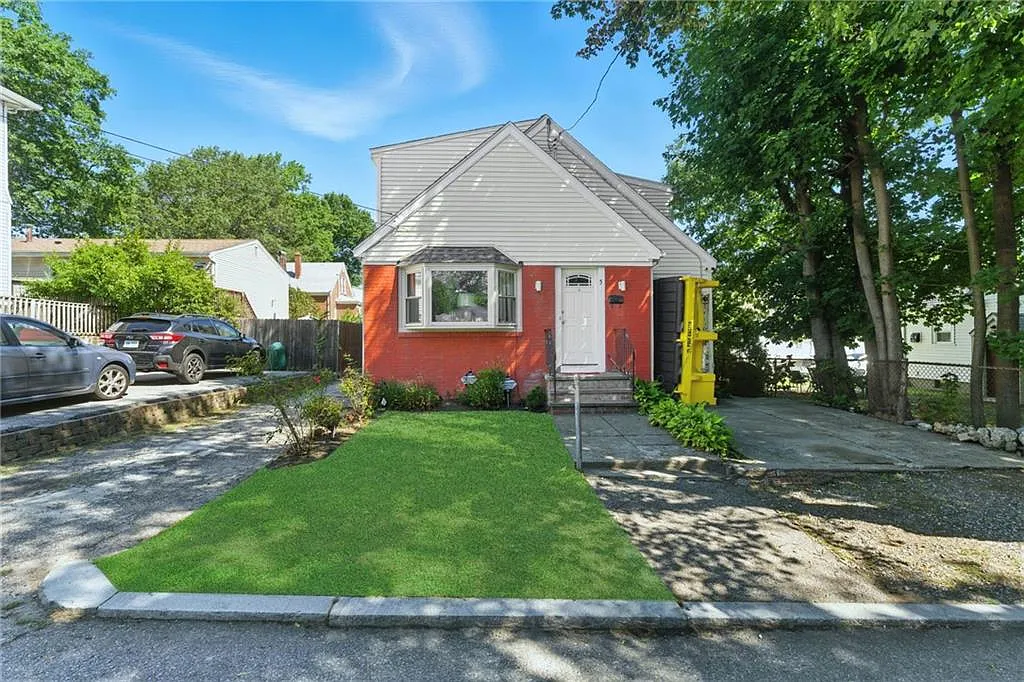 3 bed, 1.0 bath, 900 sqft, $2,000 — Photo 4