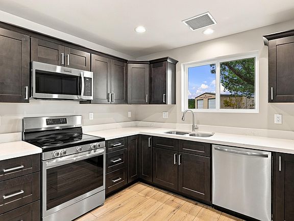 4th image of 107 E Rancho Rd