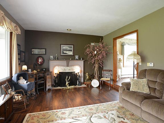 5th image of 152 Wheaton Ave