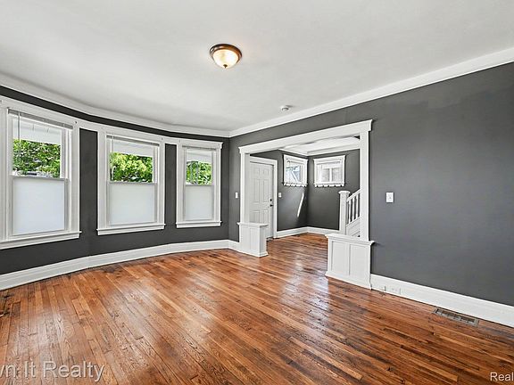 5th image of 44 Maple St