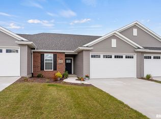 5062 Bridle Ln, Bettendorf, IA 52722