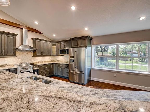 5th image of 6144 Pier Place Dr