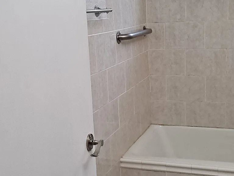 1008 Bay Blvd — Photo 8