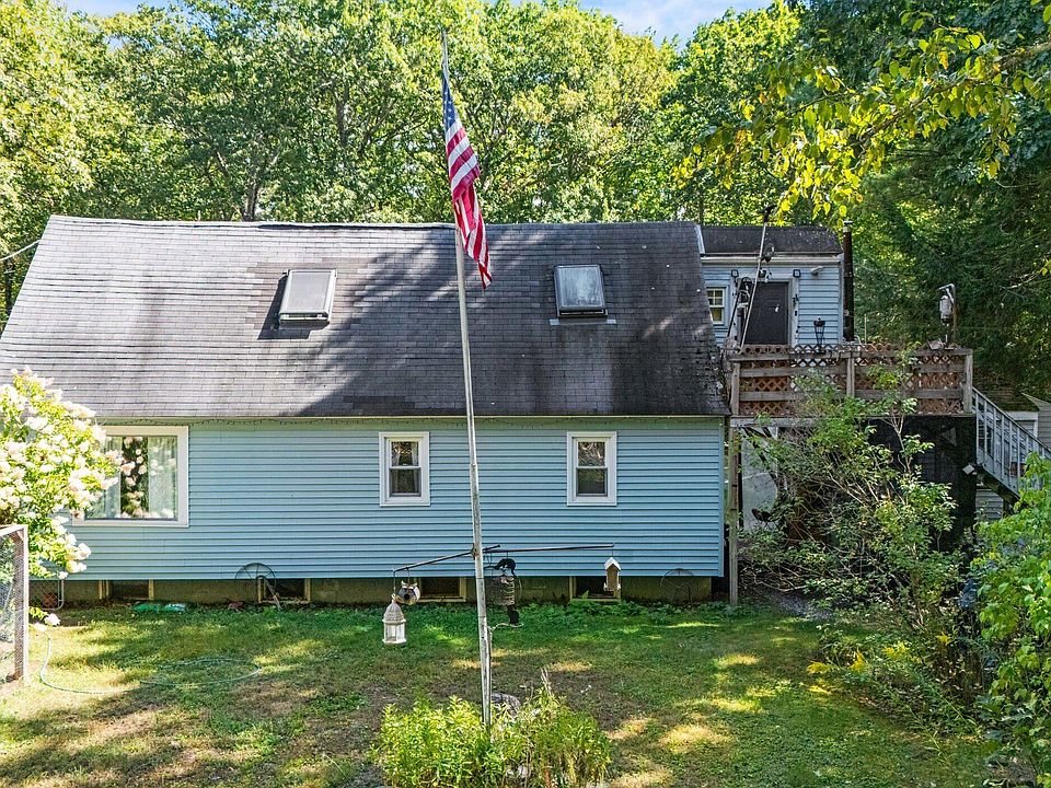 1st image of 10 Larrabee Farm Road