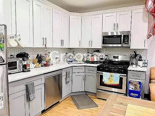 4th image of 872 E 39th St #1