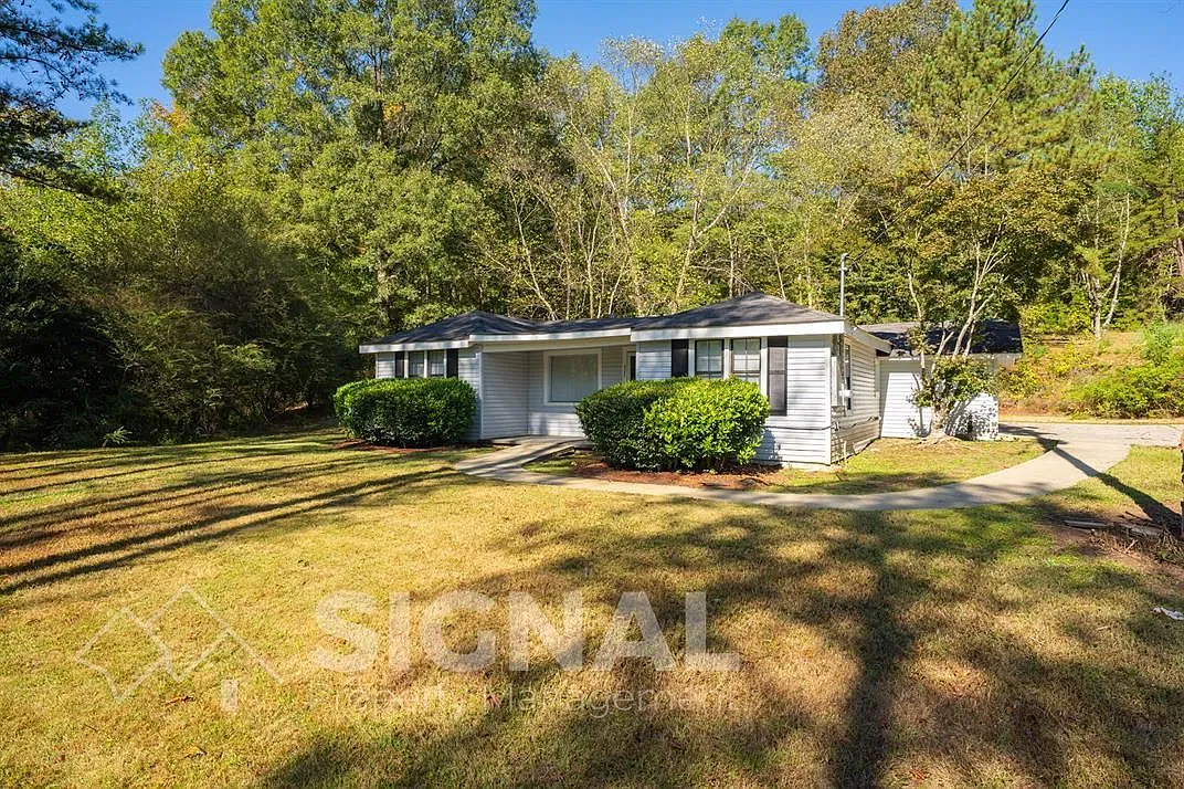 3 bed, 2.0 bath, 1408 sqft, $1,595 — Photo 3