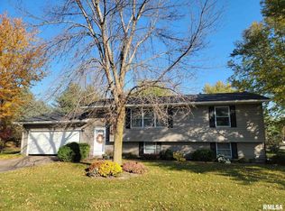 418 E Lamphere Dr, Blue Grass, IA 52726