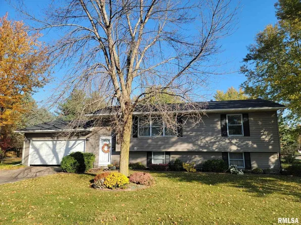 418 E Lamphere Dr, Blue Grass, IA 52726