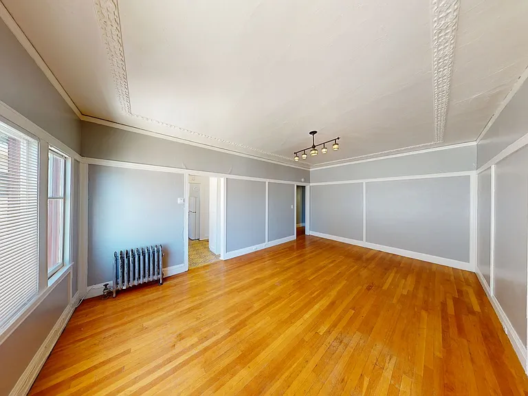 607 Beacon St — Photo 3