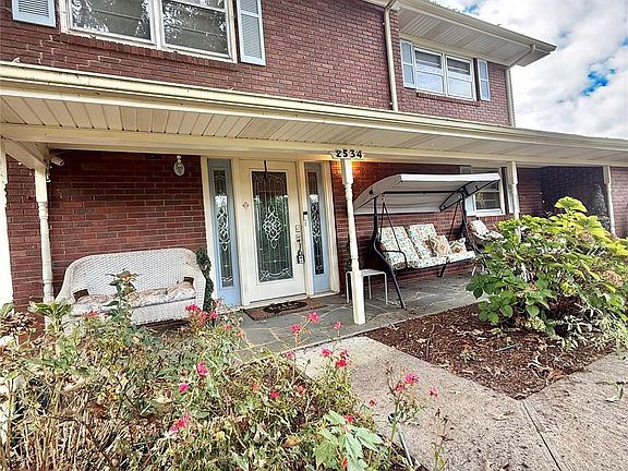 4th image of 2534 44th Ave NE