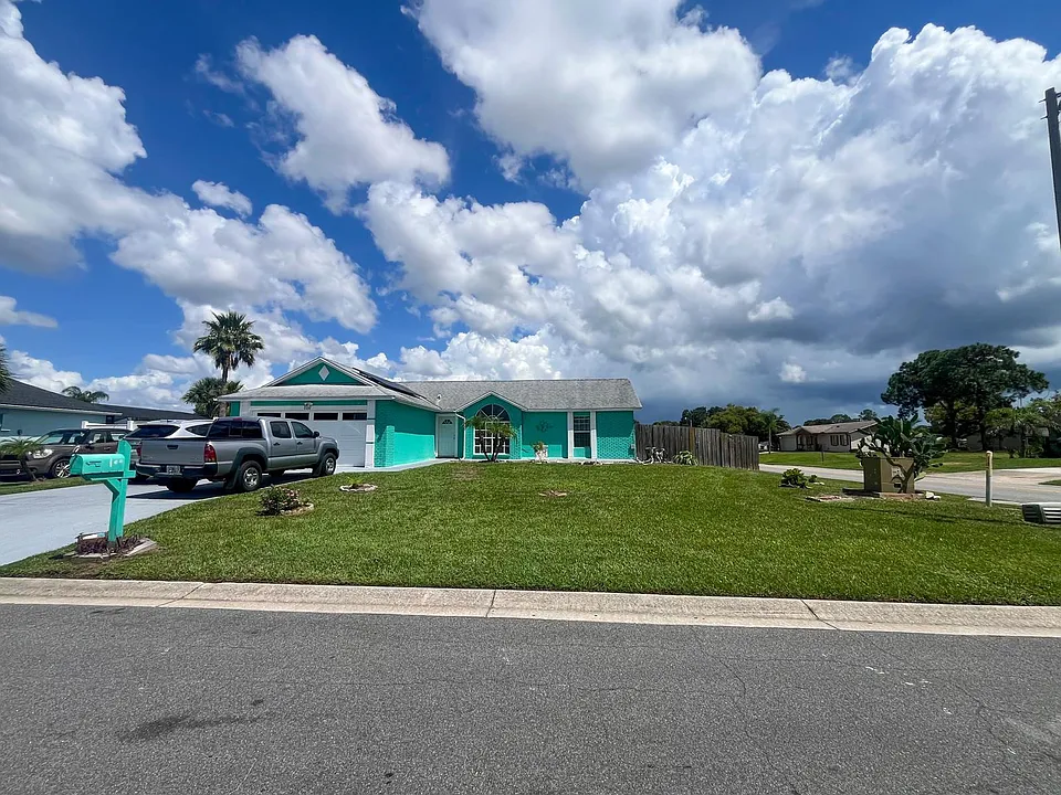 100 Teakwood Dr