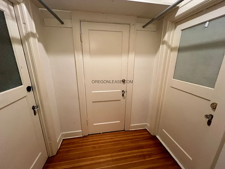 1223 Ferry St #1 — Photo 14