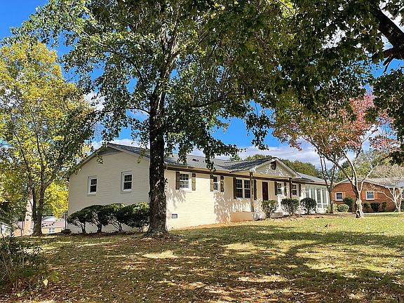 5th image of 4985 Oak Garden Dr