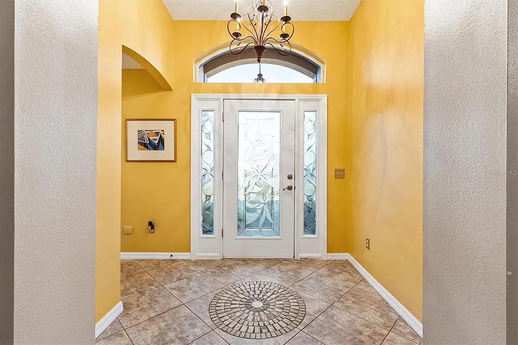 3 bed, 2.0 bath, 2048 sqft, $3,500 — Photo 3