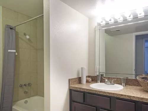 Bathroom in the 1 bedroom apartment - Windfern Meadows