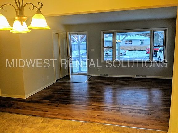 3rd image of 5221 Meadow Ave