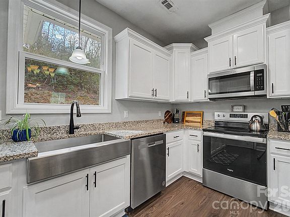 5th image of 254 Ivory Ln