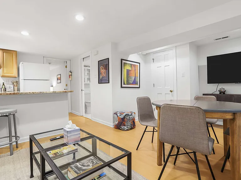 1231 F St NE #B — Photo 14