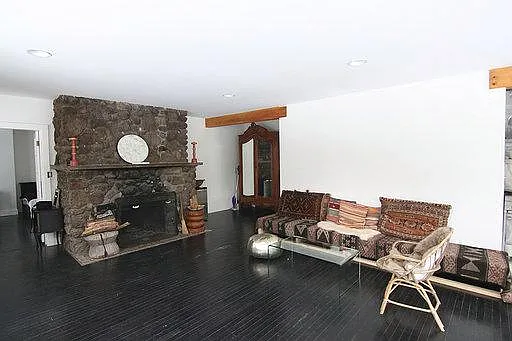 Working fireplace - 4228 Route 212 #3