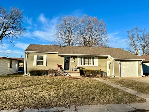 202 E Wanda Ln, Fairbury, IL 61739