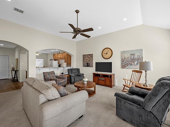 5th image of 9033 Darby Ln
