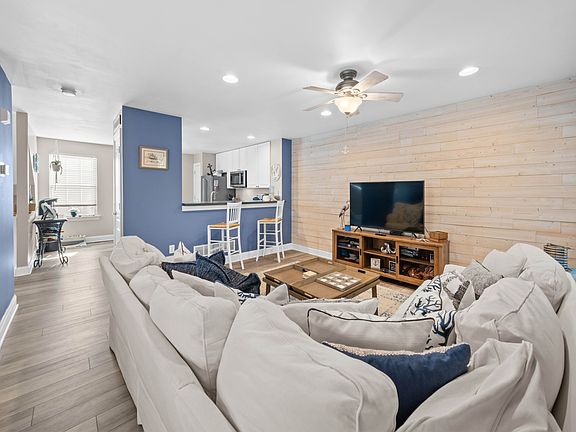 4th image of 17293 Queen Anne Way #28