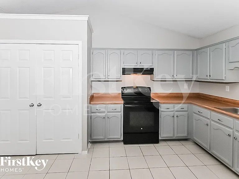 6495 Westbury Ave — Photo 7