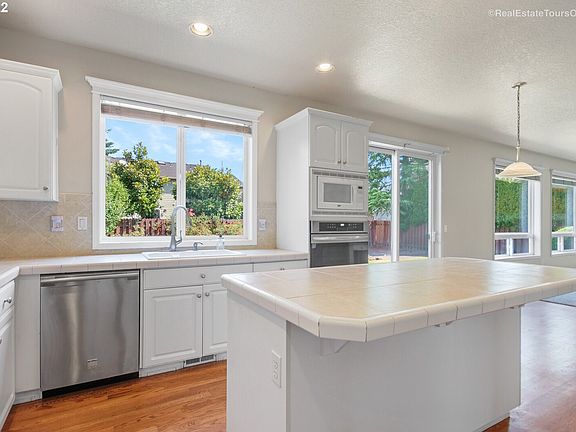 3rd image of 1304 SE 14th Ave