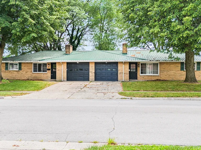 406 Heather St — Photo 1