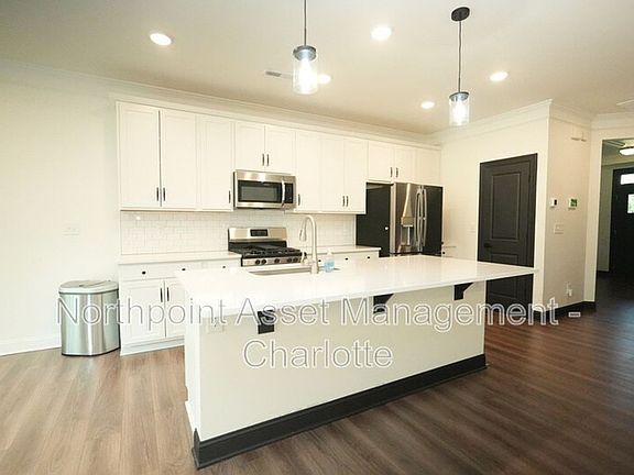 4th image of 4016 Rothwood Ln