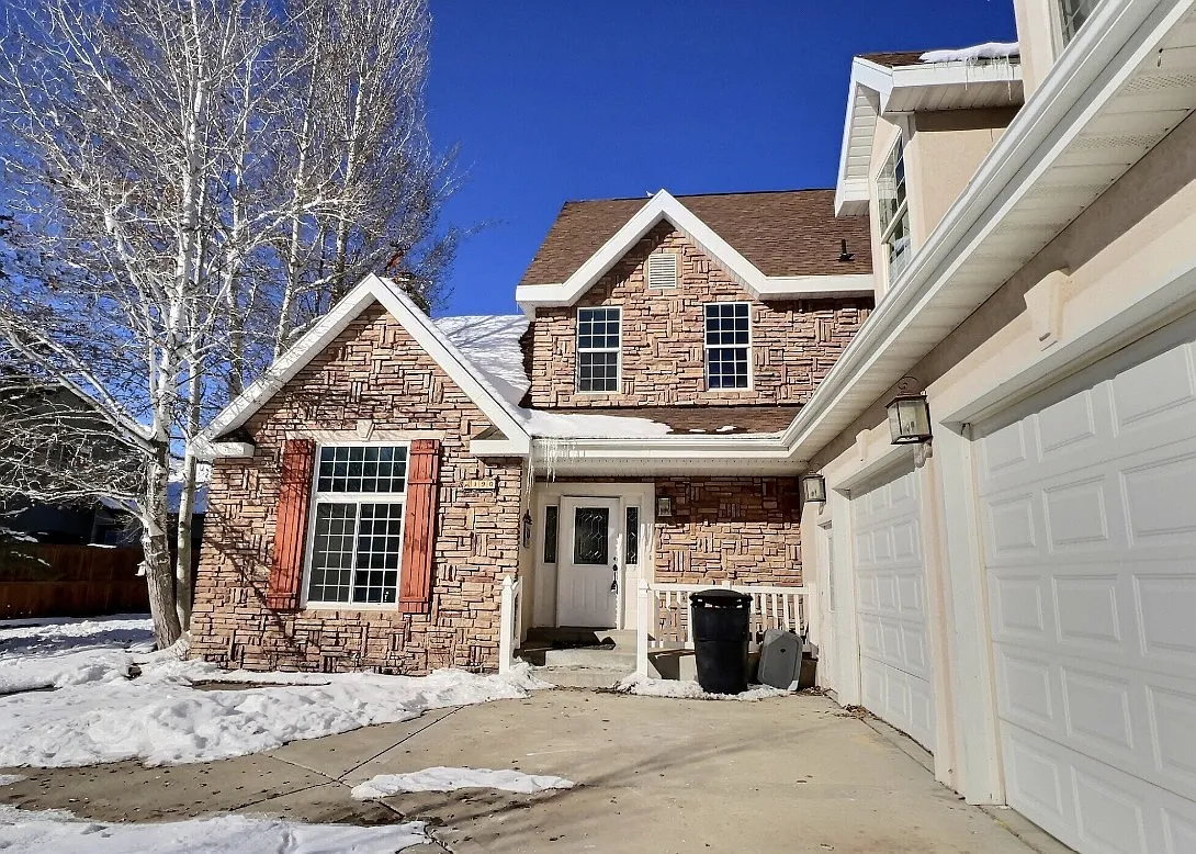 5 bed, 2.5 bath, 3936 sqft, $4,500 — Photo 2