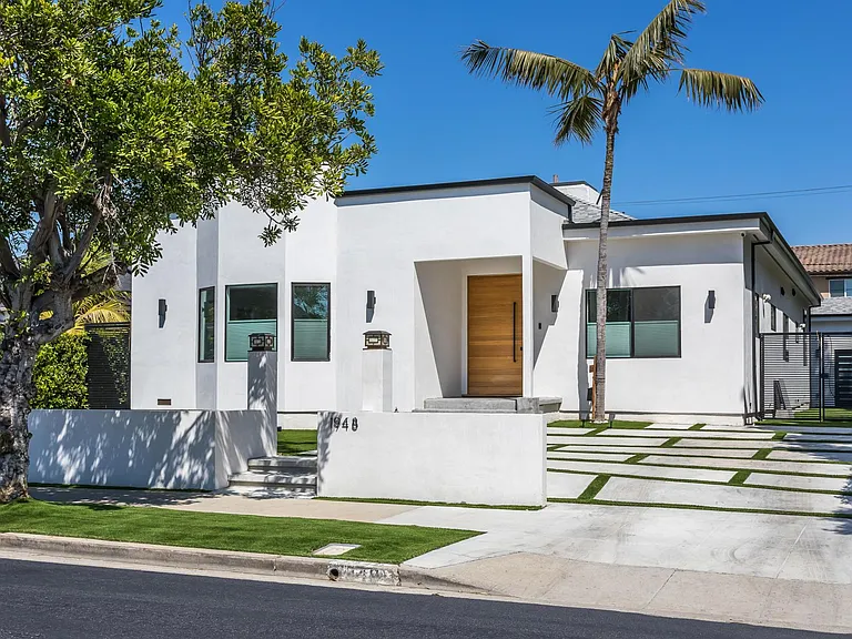 1948 S Point View St — Photo 5