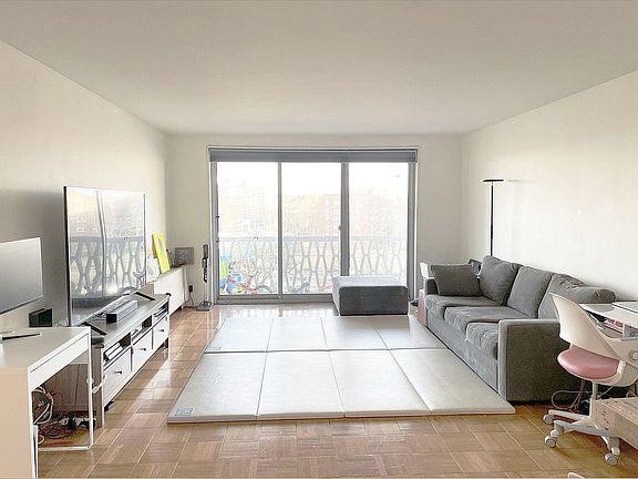 3rd image of 2100 Linwood Ave APT 6U