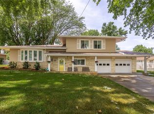 2916 92nd St, Urbandale, IA 50322