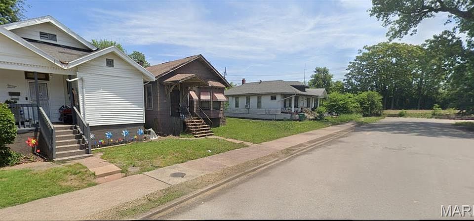 2nd image of 1915 College Ave