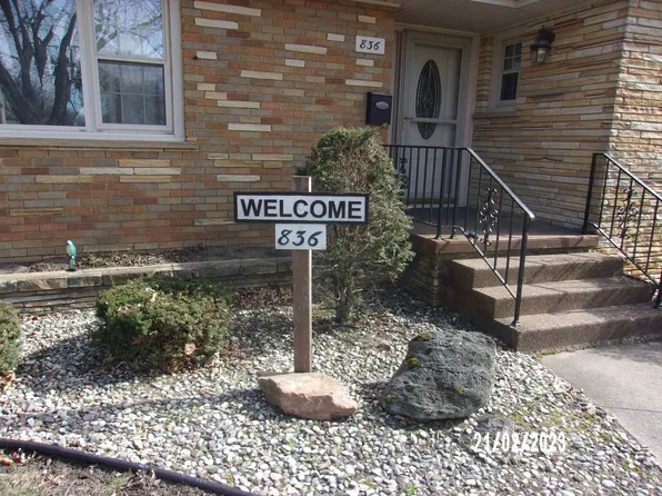 836 S Belmont Ave, Watseka, IL 60970