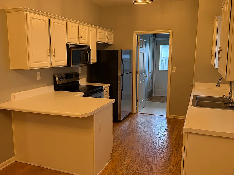 1043 Island Pl E — Photo 3