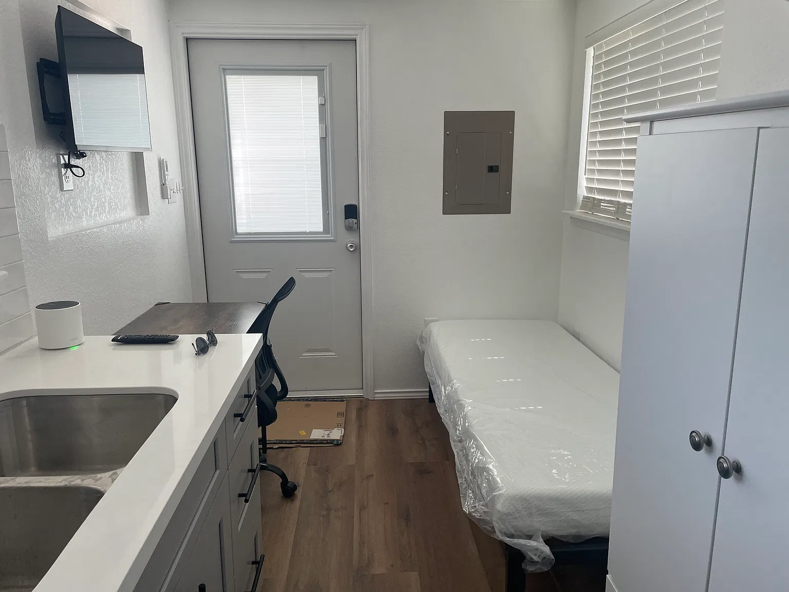 Studio, 160 sqft, $850 — Photo 2