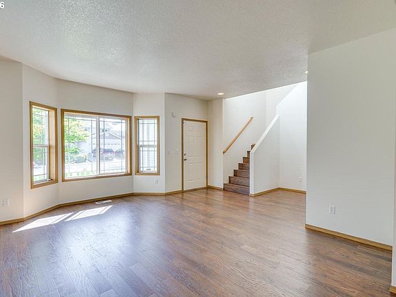3rd image of 16602 NE 27th Way