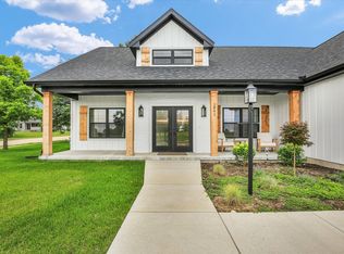 1841 S Stone Creek Blvd, Urbana, IL 61802