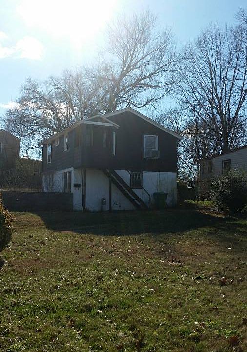 1st image of 912 Diamond St