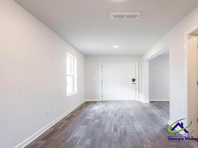 5 bed, 3.0 bath, 2176 sqft, $2,400 — Photo 3