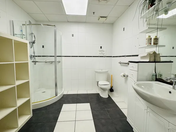 8686 Bay Parkway image 8 of 12